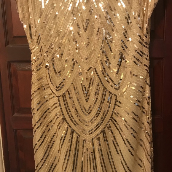 💃🏽💋 Beautiful Gold Sequins Dress w/Fringes - Picture 4 of 6